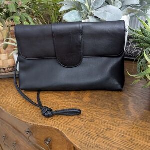Vintage Perry Ellis Black Leather Crossbody Bag Shoulder Zipper Flap